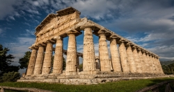 Đền thờ thần Zeus đã trở thành thánh địa thờ cúng thần Zeus của người Hy Lạp, được công nhận là kỳ quan thế giới cổ đại được người đời trân trọng.