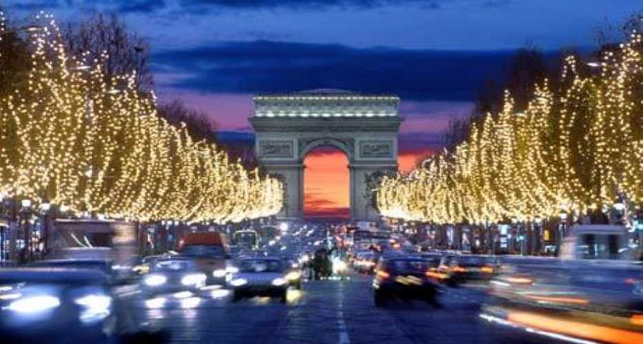 Du lịch Paris, một trong những thành phố đắt đỏ bậc nhất thế giới với rất nhiều công trình kiến trúc đẹp nổi tiếng nguy nga tráng lệ