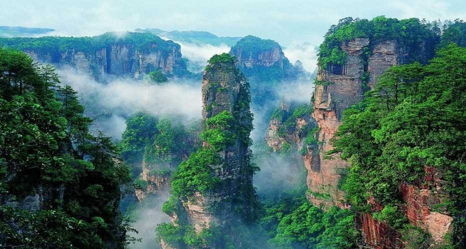 Tour Du lịch Trương Gia Giới đưa quý khách đến với danh thắng nổi tiếng bởi phong cảnh không khác gì chốn bồng lai dưới hạ giới, nguyên mẫu trong bộ phim nổi tiếng Avatar