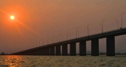 Bình minh trên cây cầu Thị Nại, cây cầu vượt biển dài nhất Việt Nam