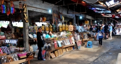 Chợ Bungkit Mungsu, nơi bạn có thể chọn mua những sản phẩm thủ công tuyệt đẹp