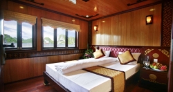 Từ trong phòng bạn vừa có thể nghỉ ngơi thư giãn vừa có thể ngắm toàn cảnh vịnh Hạ Long từ cửa sổ.