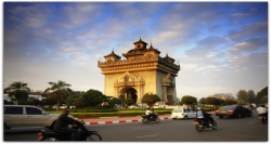 khách du lịch đều không thể bỏ qua Khải hoàn môn Patuxai, niềm tự hào của người dân Lào