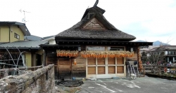 Ngôi nhà nhỏ trong làng cổ Oshino Hakkai