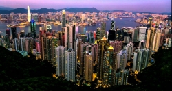 Bạn có thể ngắm nhìn toàn cảnh Hồng Kông từ trên núi Thái Bình