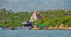 Nếu bạn có chuyến du lịch Nha Trang ngắn ngày, thì Hòn Miếu là địa điểm lý tưởng để bạn tham quan và tắm biển