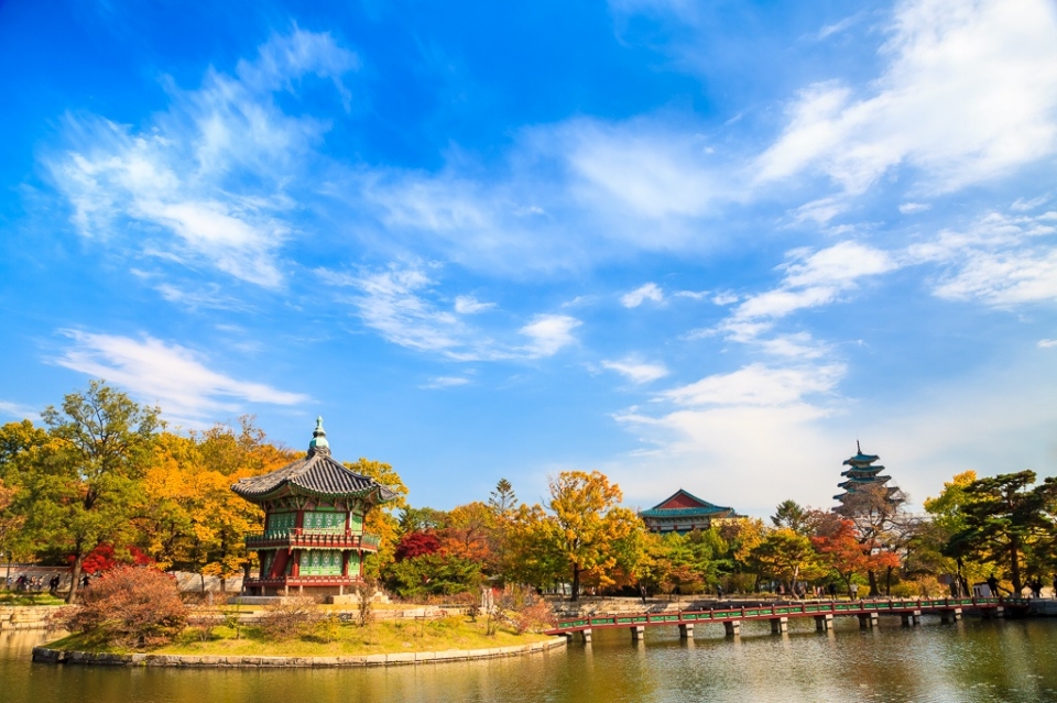 Đẹp ngỡ ngàng mùa thu lá đỏ Hàn Quốc