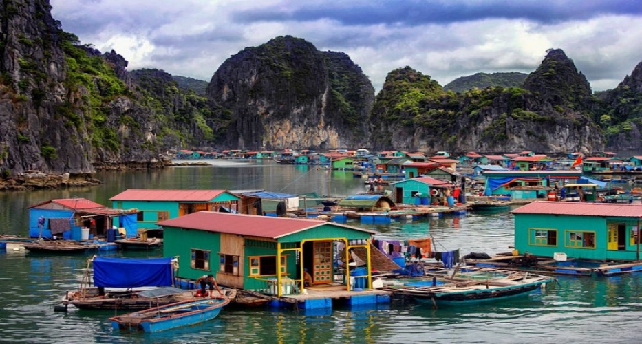 Làng chài Vung Viêng trên vịnh Hạ Long được bình chọn là một trong những làng chài đẹp nhất toàn cầu