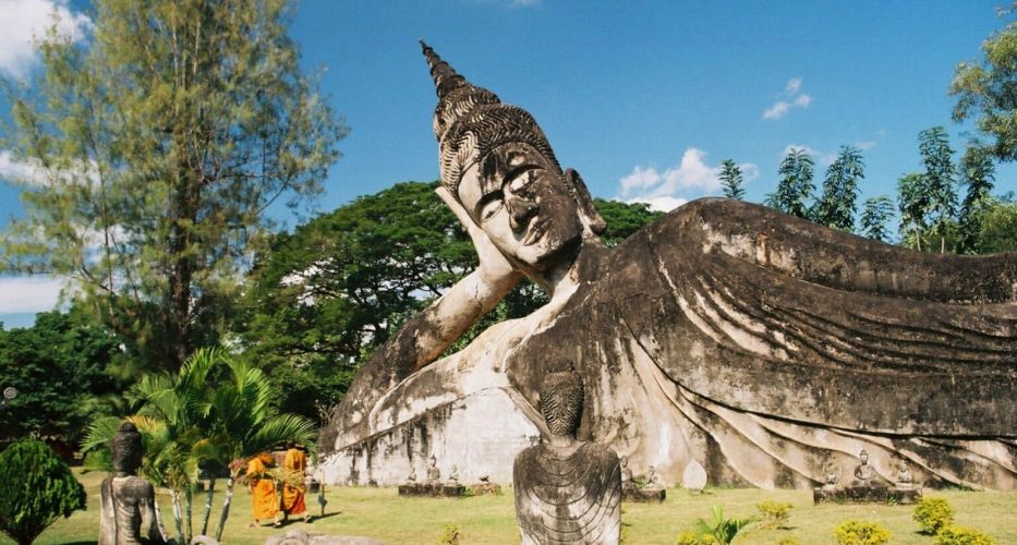 Công viên Phật với những hình ảnh tượng phật độc đáo và linh thiêng