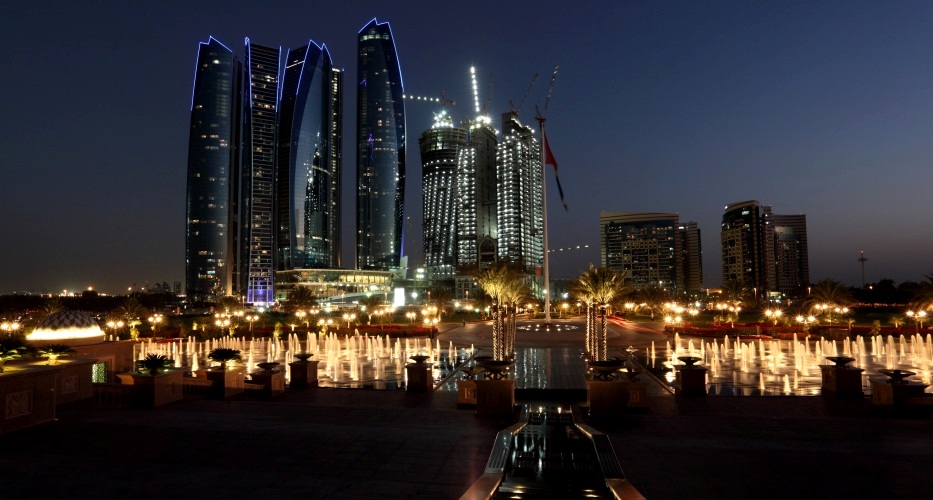 Abu Dhabi - thủ đô của các Tiểu vương quốc Ả rập lung linh trong đêm