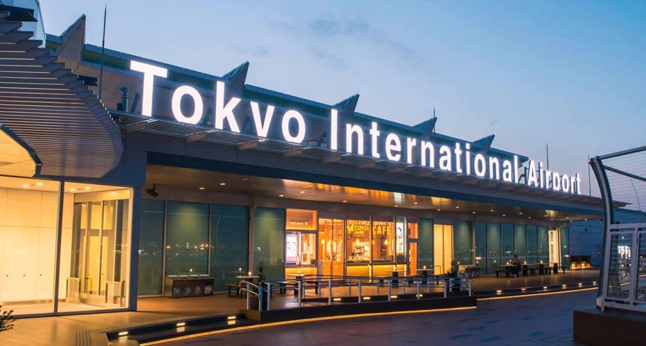 Làm thủ tục check in tại sân bay Tokyo hiện đại để trở về với Việt Nam