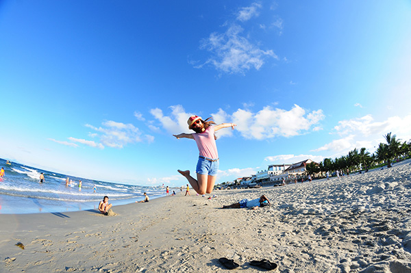 Bãi biển Mỹ Khê Đà Nẵng được bình chọn là một trong sáu bãi biển quyến rũ nhất hành tinh