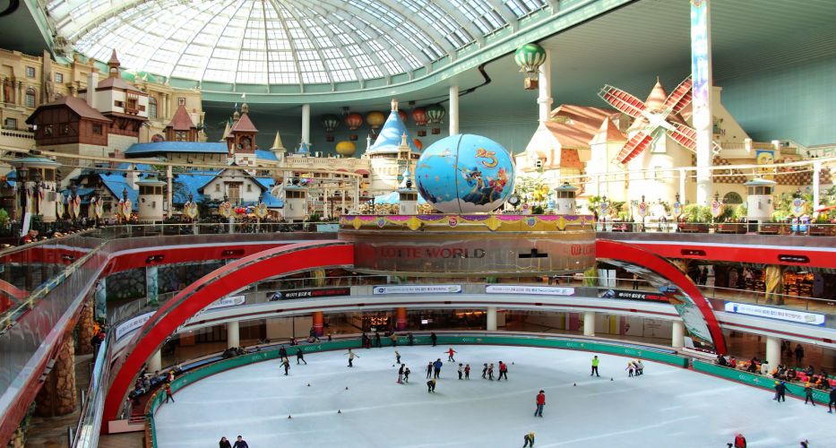 Vui chơi tại khu giải trí Lotte World sẽ là trải nghiệm đáng nhớ dành cho bạn trong hành trình du lịch Hà Quốc dịp Tết này