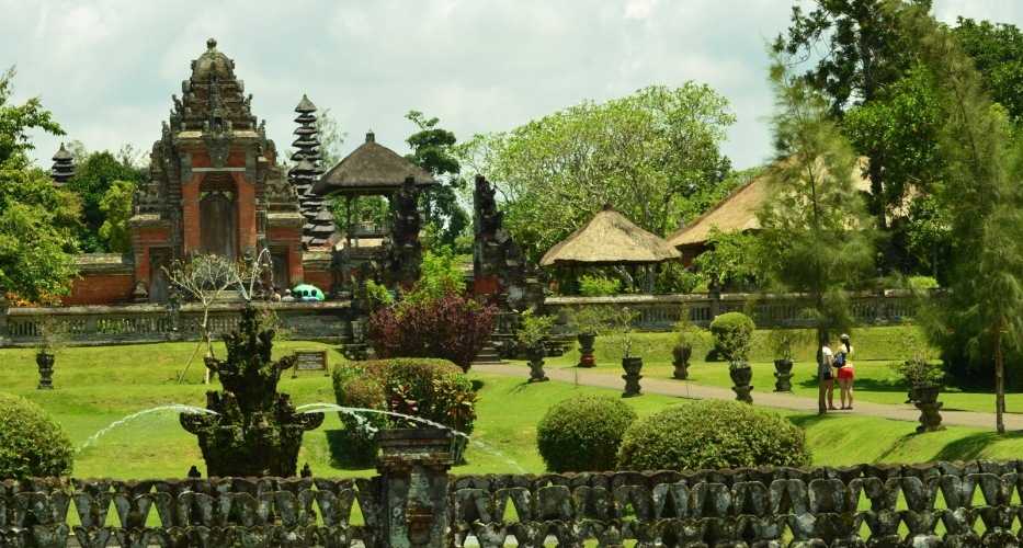 Vườn Taman Ayun xanh ngát, tạo cho du khách cảm giác thư thái, yên bình