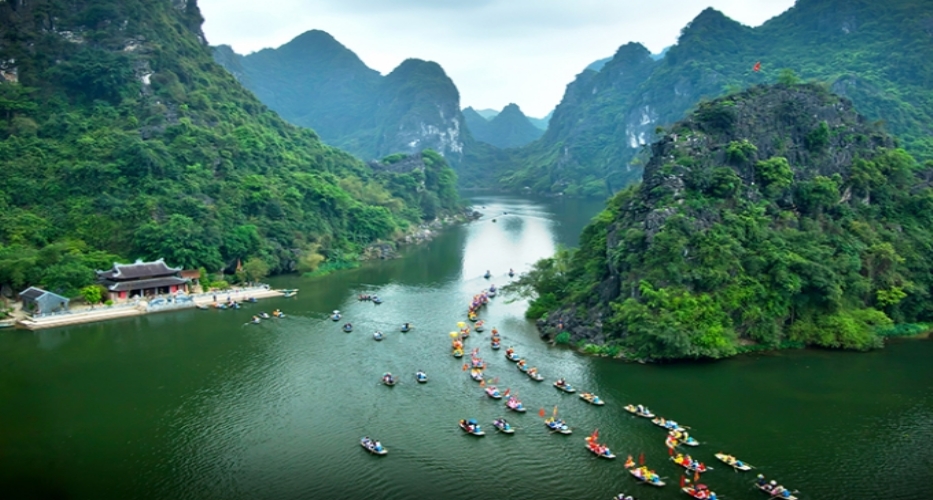 Không quá xa so với Hà Nội, nên du lịch Tràng An Bái Đính rất phù hợp cho chuyến đi của bạn 