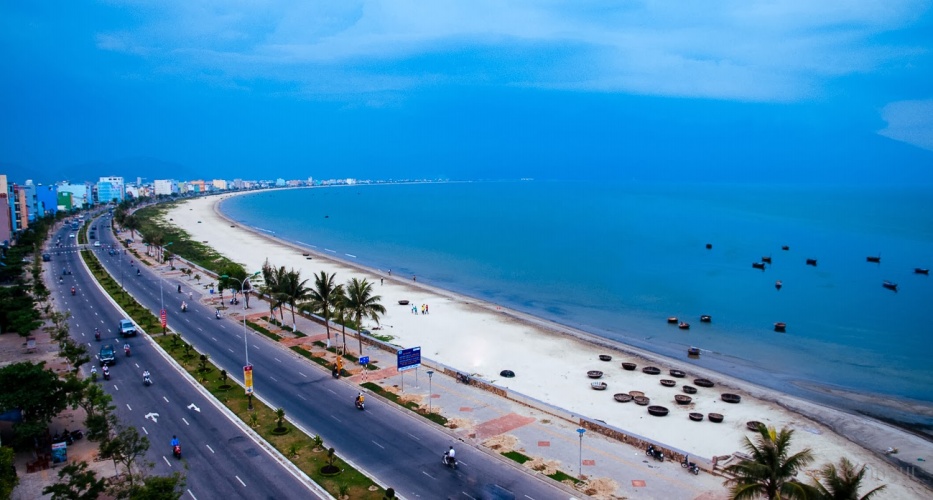 Du lịch Đà Nẵng với những khu đô thị hiện đại, những bãi biển xanh trong màu ngọc bích luôn là lựa chọn hàng đầu của du khách