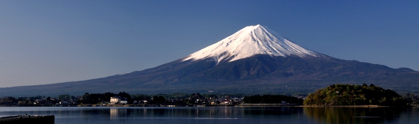 Núi Phú Sỹ quanh năm tuyết phủ đã đi vào thi ca của Nhật Bản