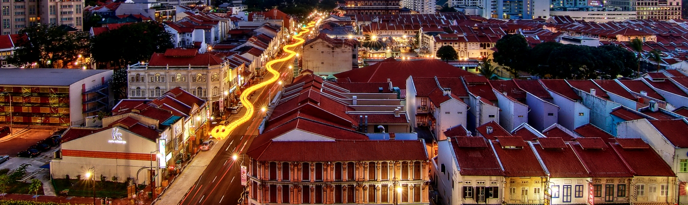 Phố người Trung Hoa trong lòng Singapore vẫn giữ nguyên nét đẹp bình dị từ thời xưa với màu đỏ của mái nhà và ánh đèn lung linh